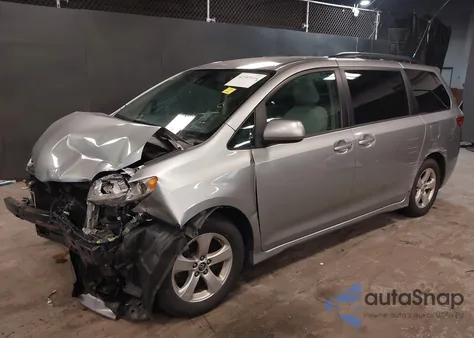 2018 Toyota Sienna Le 8 Passenger из США, поврежденный, VIN 5TDKZ3DCXJS915490